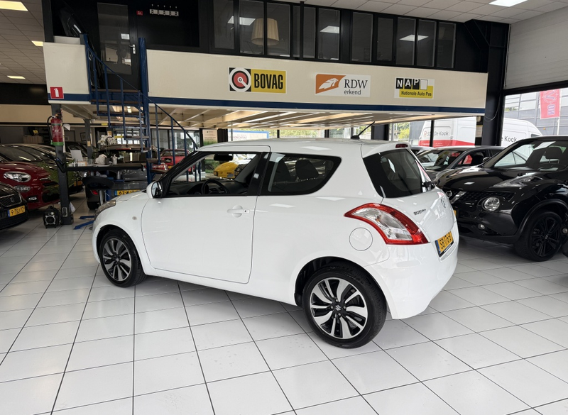 Suzuki Swift 1.2 Base EASSS — photo 11