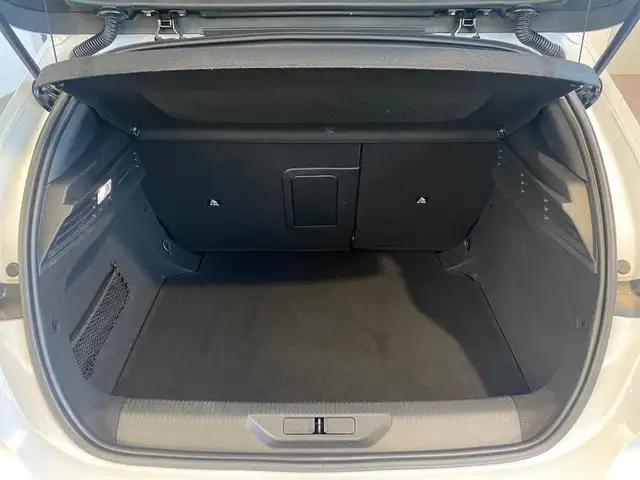 Peugeot 308 view 9