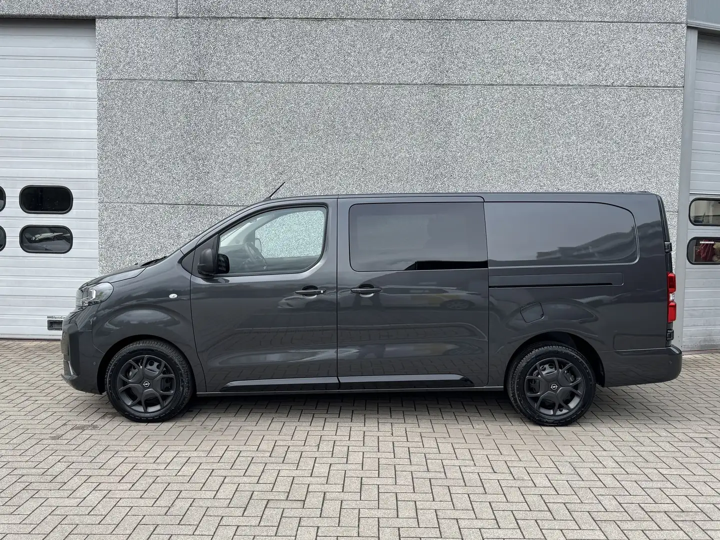 Opel Vivaro 2.0TD 180PK AUT. DUBBELE CABINE 6 ZIT GPS/CAMERA/ - 2