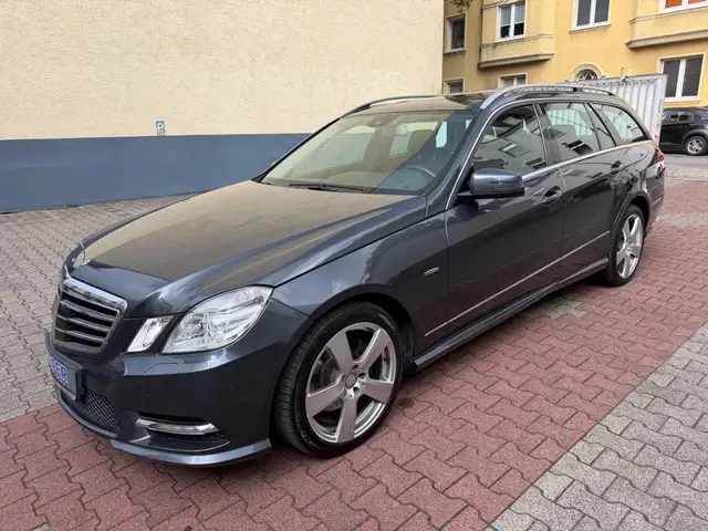 Mercedes-Benz E 300 T-Modell CDI AMG ( Navi / Pano / Kamera )
