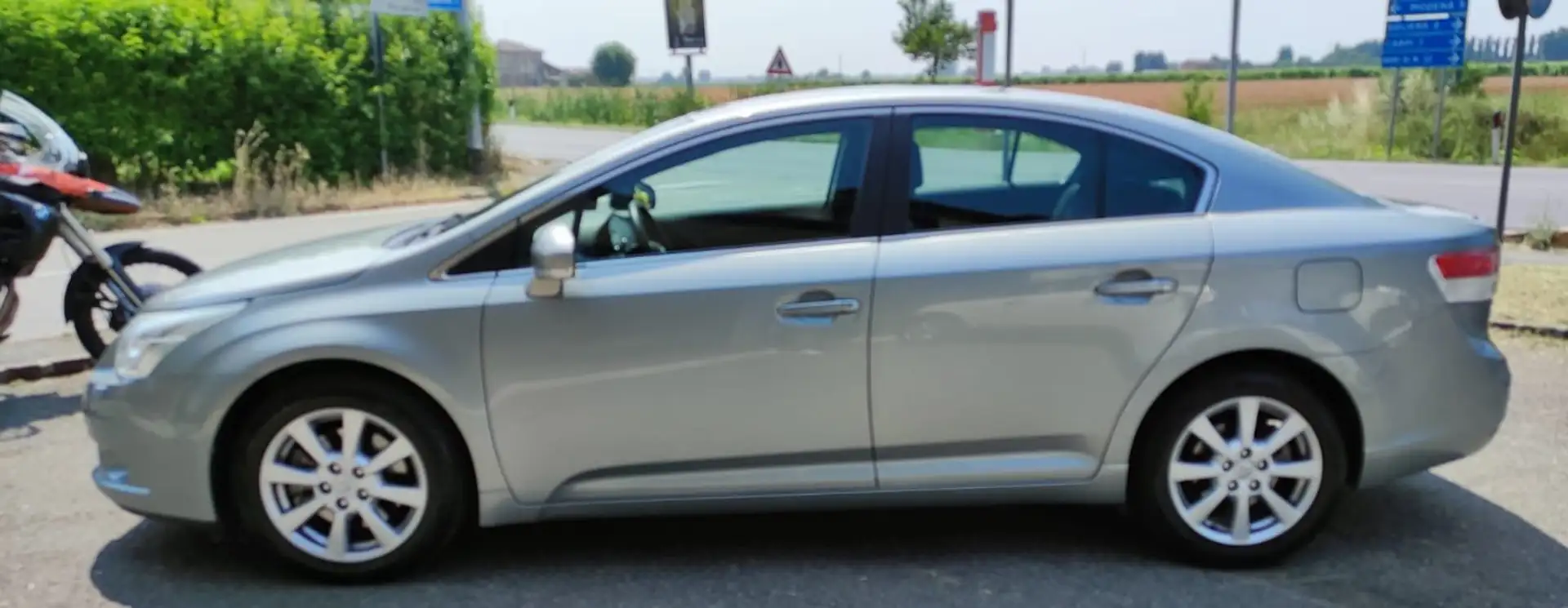 Toyota Avensis Avensis 2.2 d-4d Executive Grey - 2