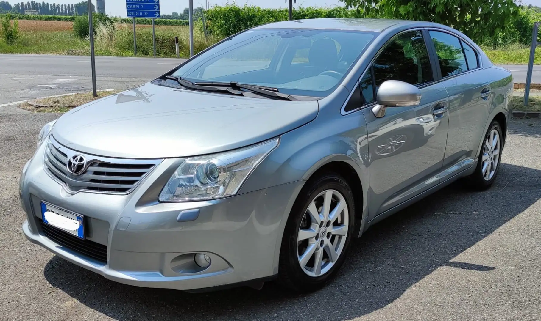 Toyota Avensis Avensis 2.2 d-4d Executive Grey - 1