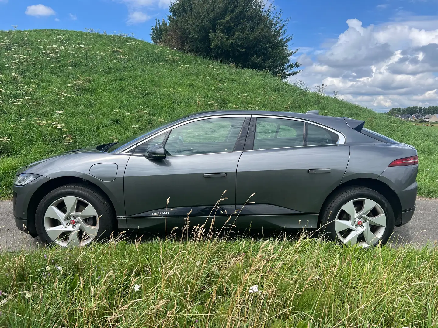 Jaguar I-Pace I-Pace EV400 Bns Edition SE 16487,00 exbtw export Grijs - 1