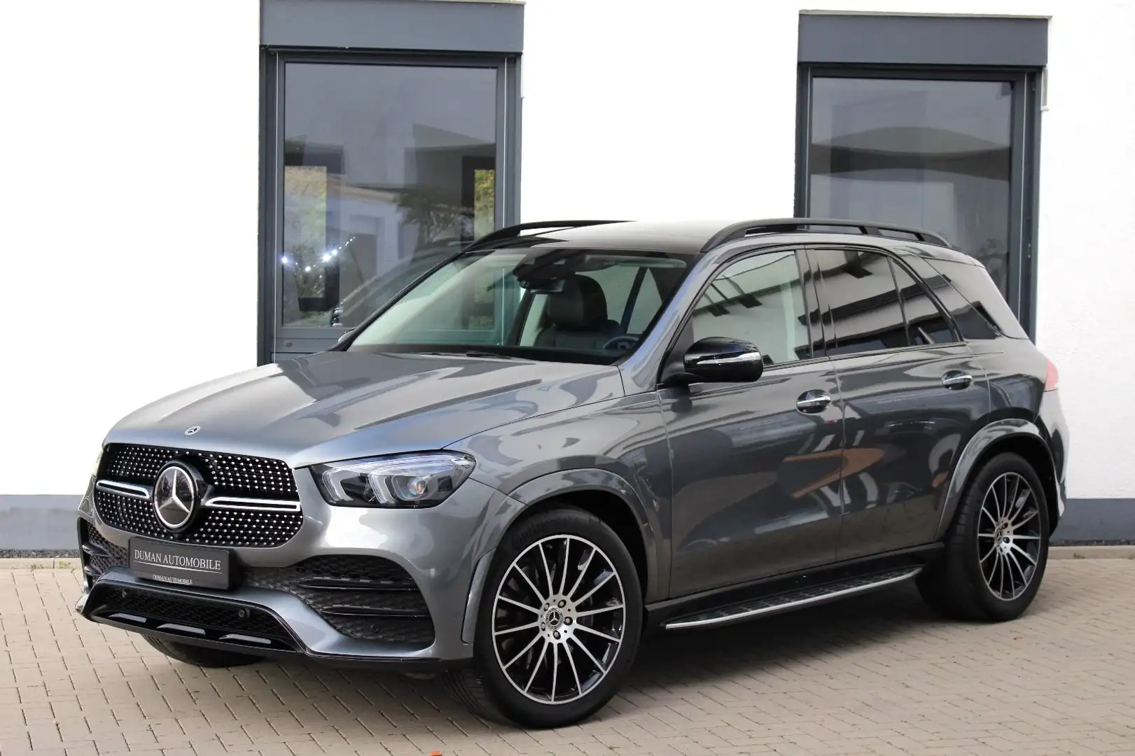 Mercedes-Benz GLE 300 d 4M AMG-PAKET PANO LUFT KEYLESS-GO 21" Grau - 1