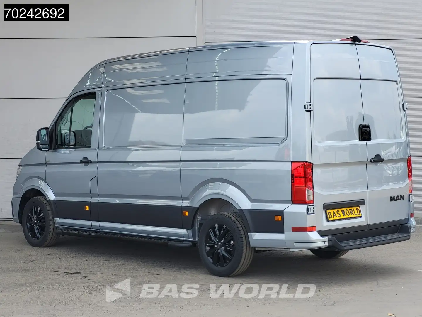 MAN TGE 3.180 Automaat 2025 Black Edition Model Facelift L Zilver - 2