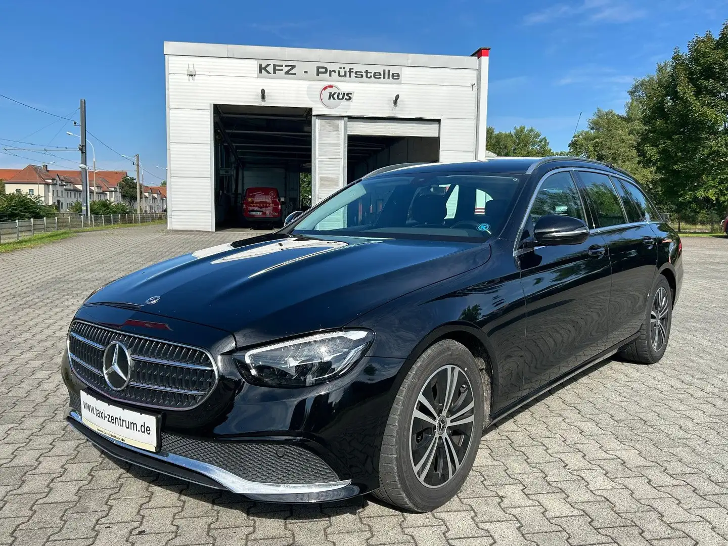 Mercedes-Benz E 200 KOMBI TAXI LED AVANGARD 1.HAND NAVI S-HEFT Schwarz - 1