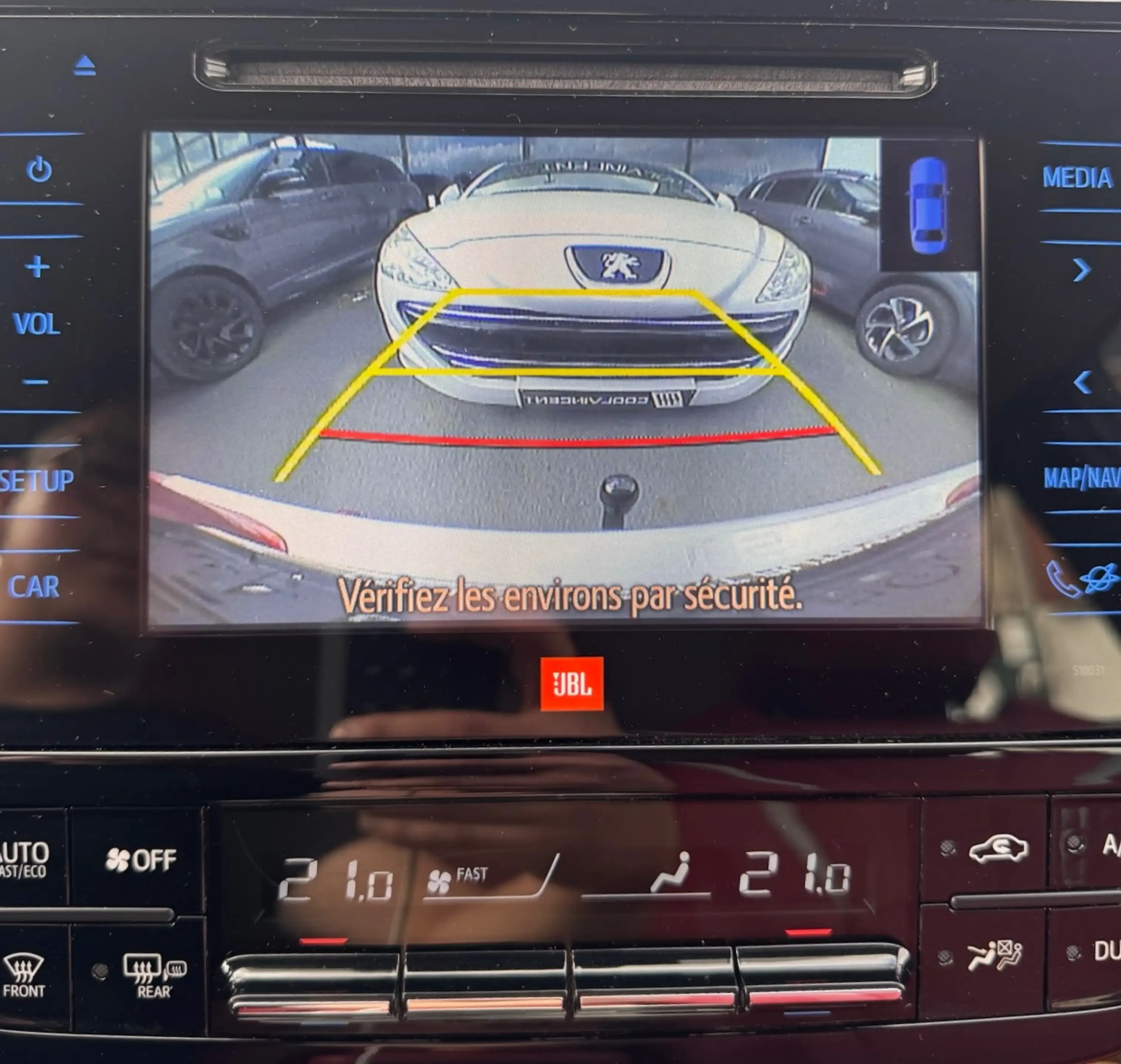 Toyota Prius PHEV 1.8i Red Edition - FULL Options — photo 14