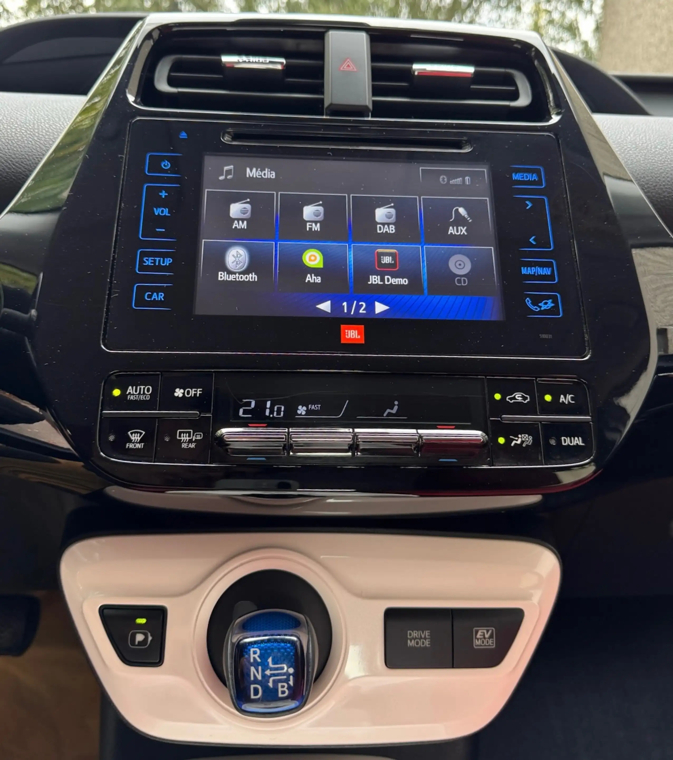 Toyota Prius PHEV 1.8i Red Edition - FULL Options — photo 10