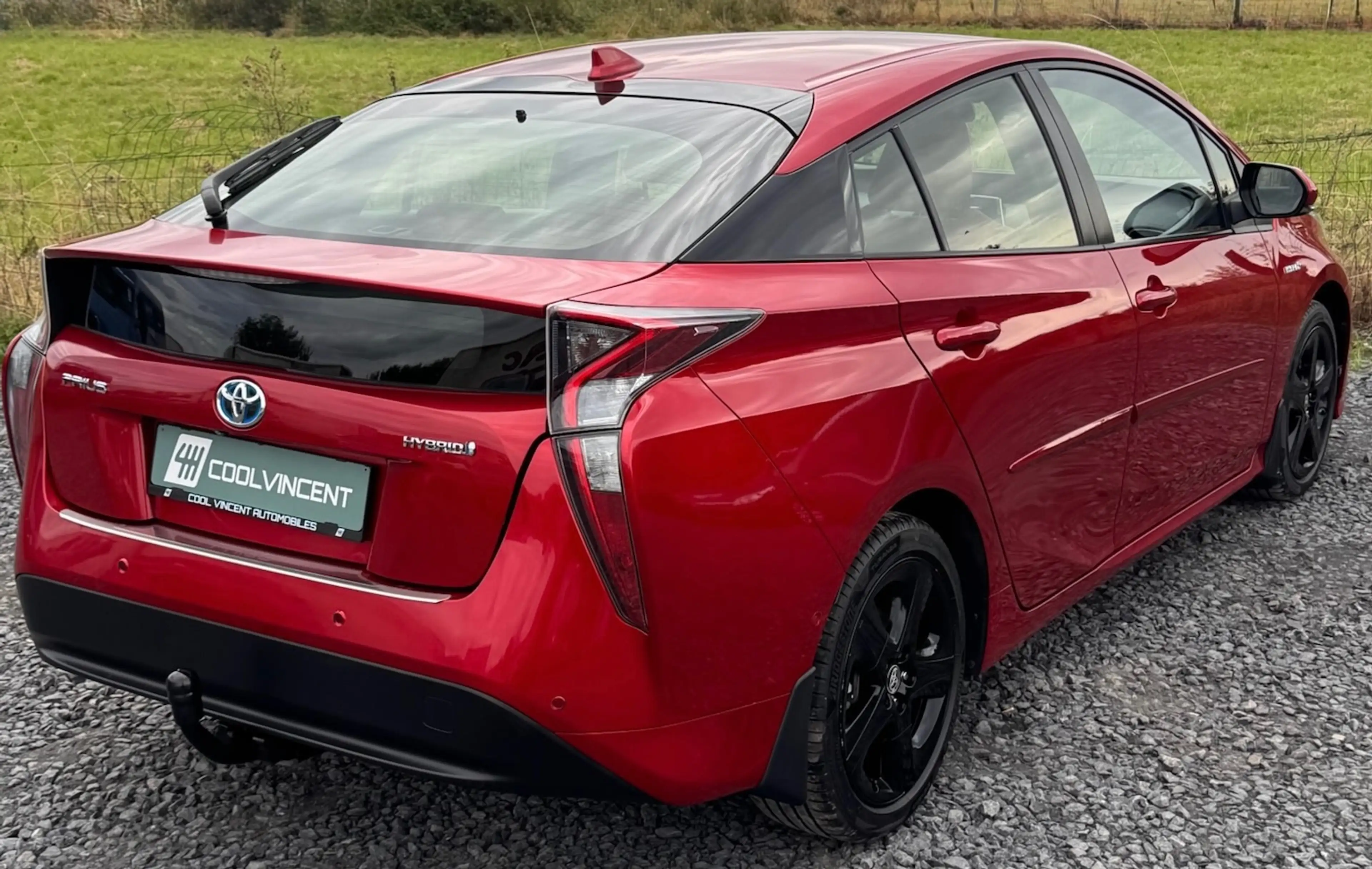 Toyota Prius PHEV 1.8i Red Edition - FULL Options — photo 4