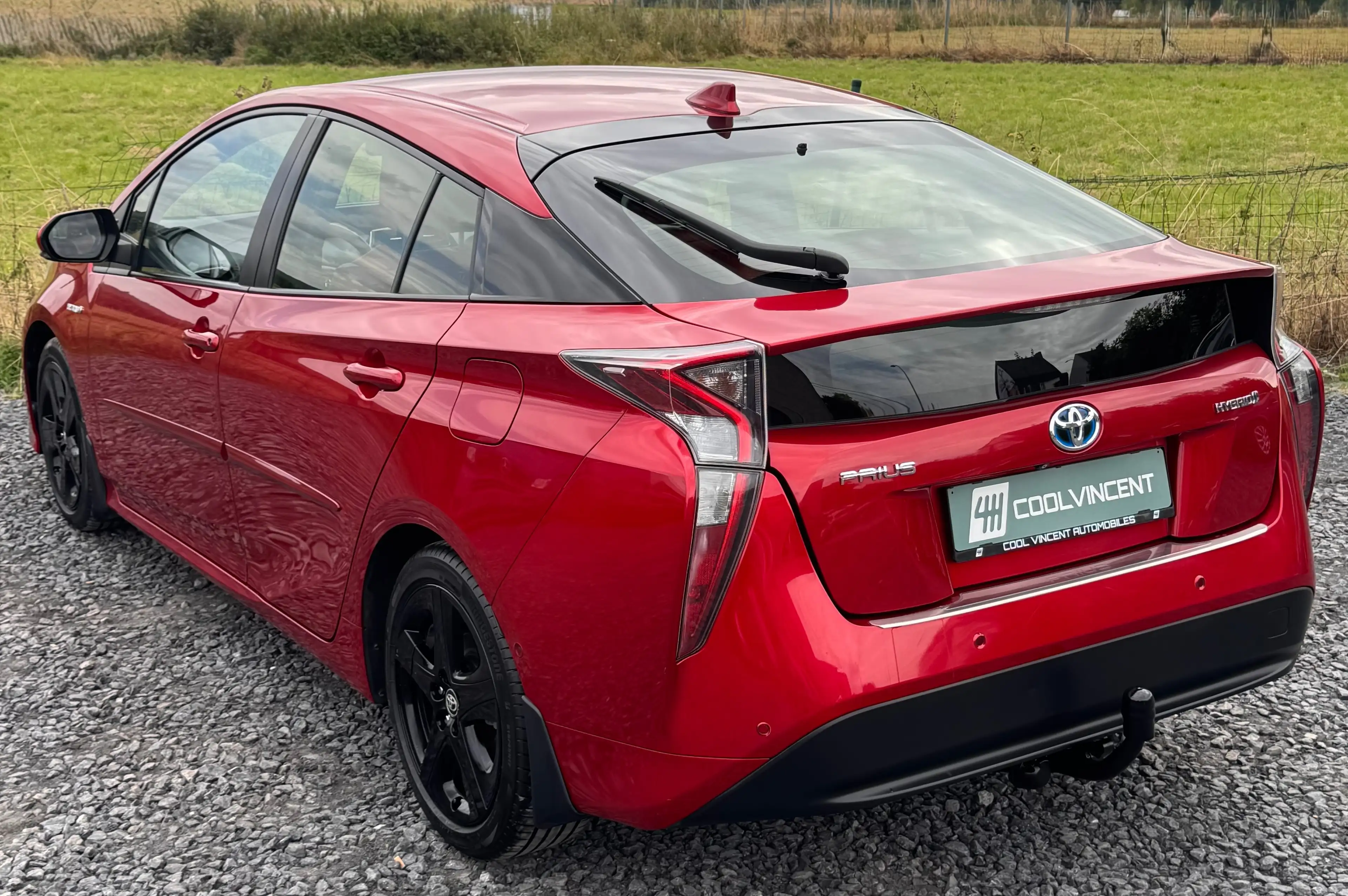 Toyota Prius PHEV 1.8i Red Edition - FULL Options — photo 6