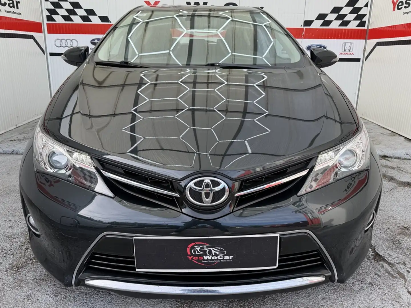 Toyota Auris 120D Active Grau - 2