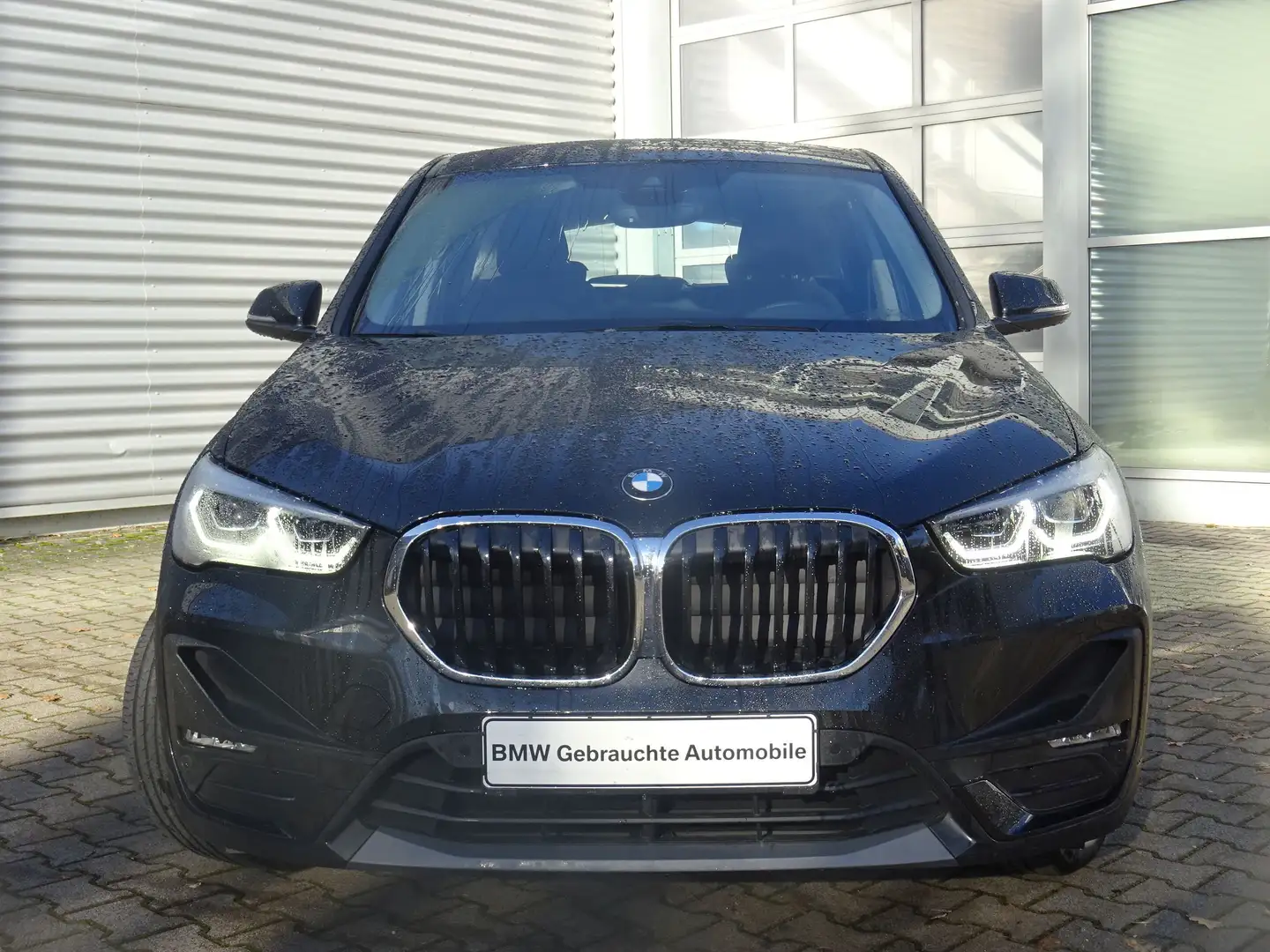 BMW X1 sDrive18i Advantage LED Navi HiFi AHK Parkass Schwarz - 2