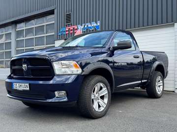 5.7 V8 HEMI Single Cab ShortBed 4x4 Retrax