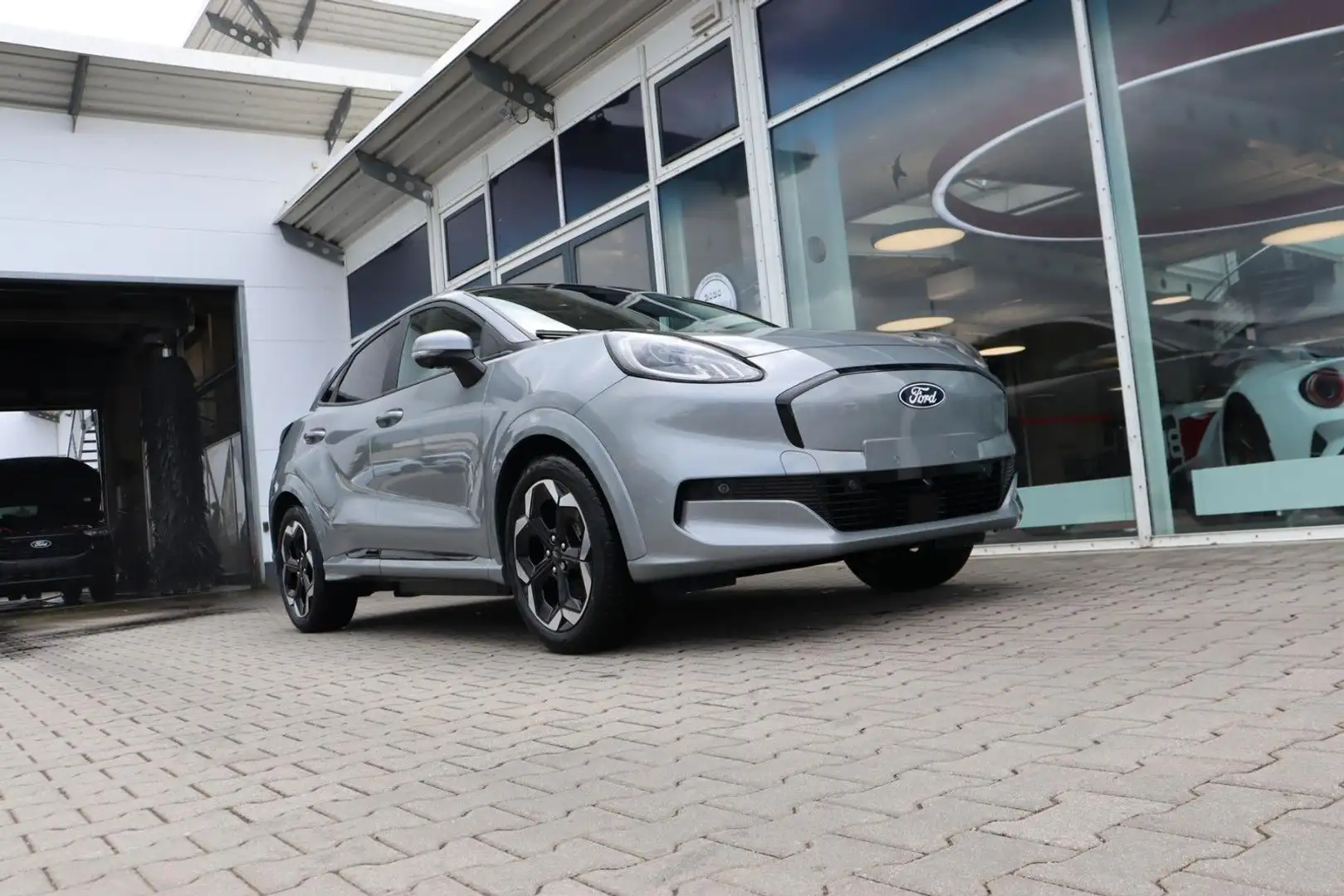 Ford Puma Gen-E PREMIUM 46,8 kWh 0,0% FIN* PANORAMA Silber - 2