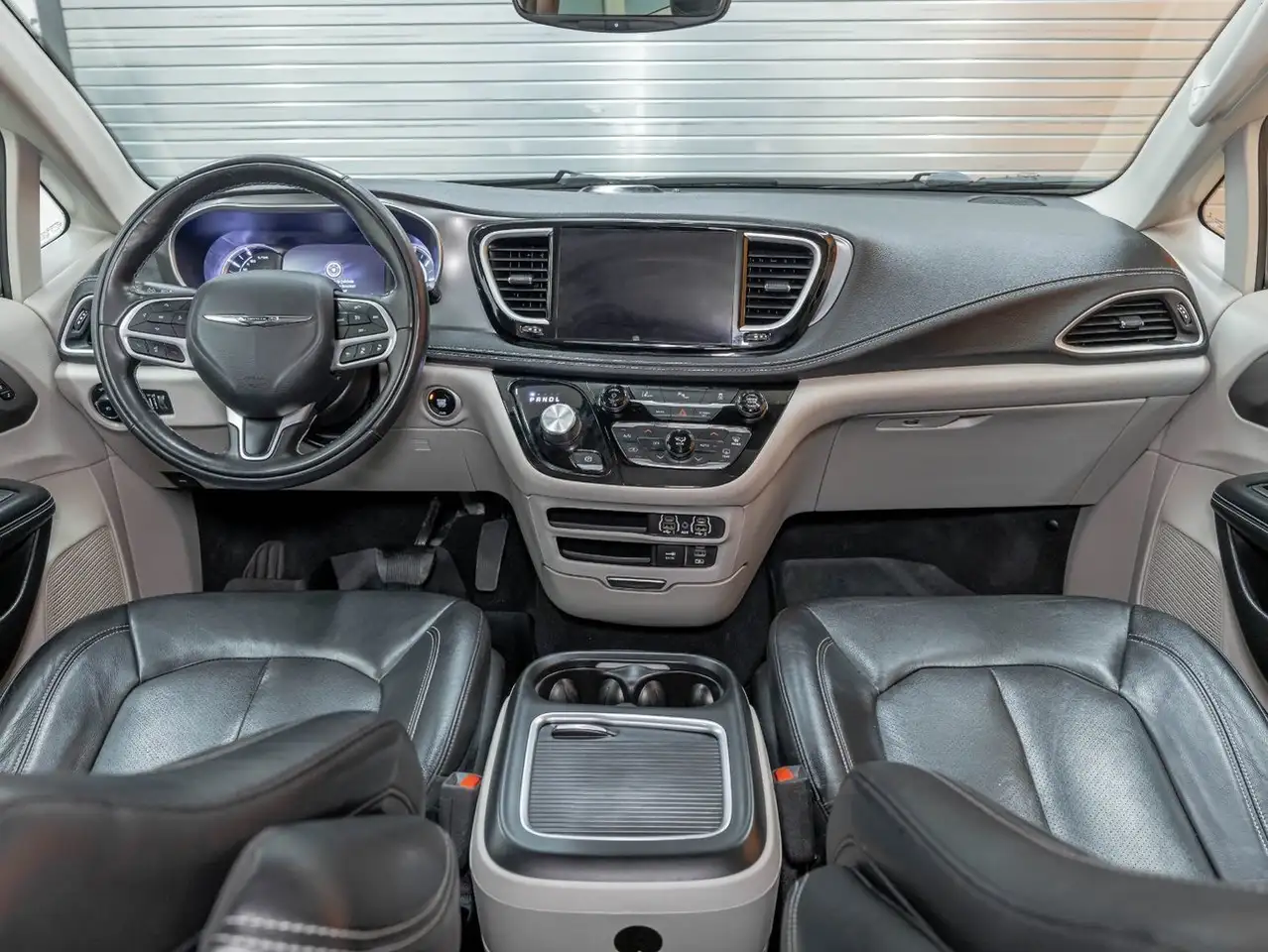 Chrysler Pacifica photo Chrysler Pacifica