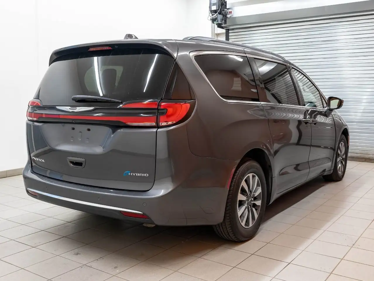 Chrysler Pacifica photo Chrysler Pacifica