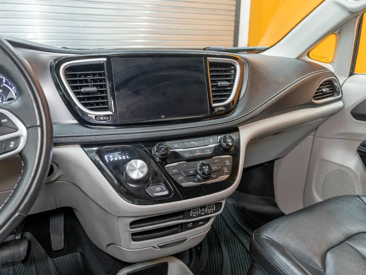 Chrysler Pacifica photo Chrysler Pacifica