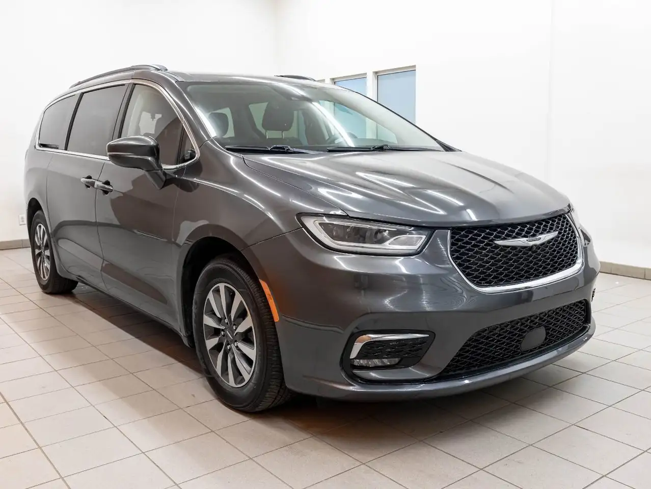 Chrysler Pacifica photo Chrysler Pacifica