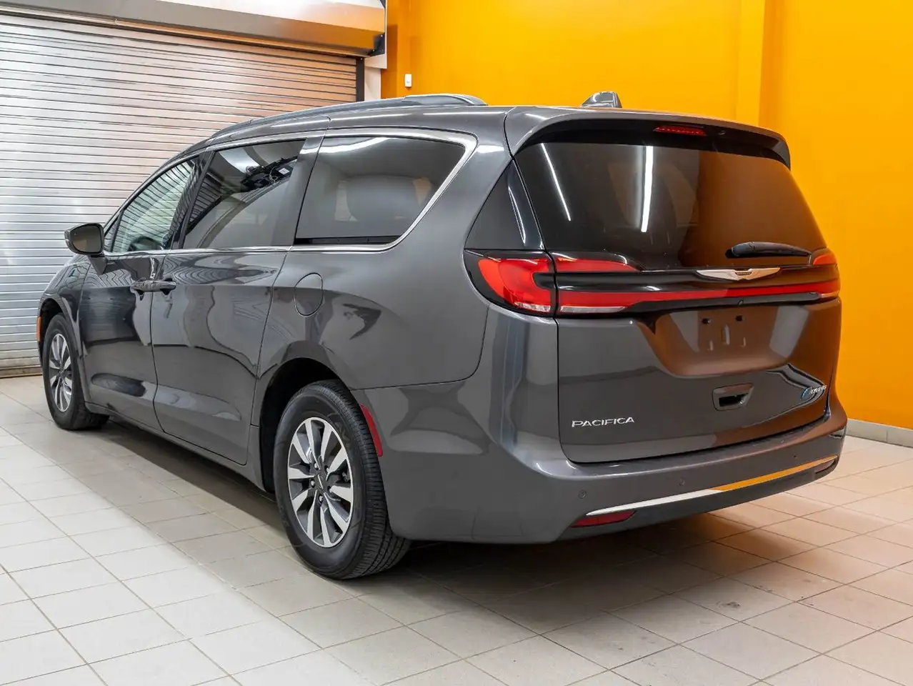 Chrysler Pacifica photo Chrysler Pacifica