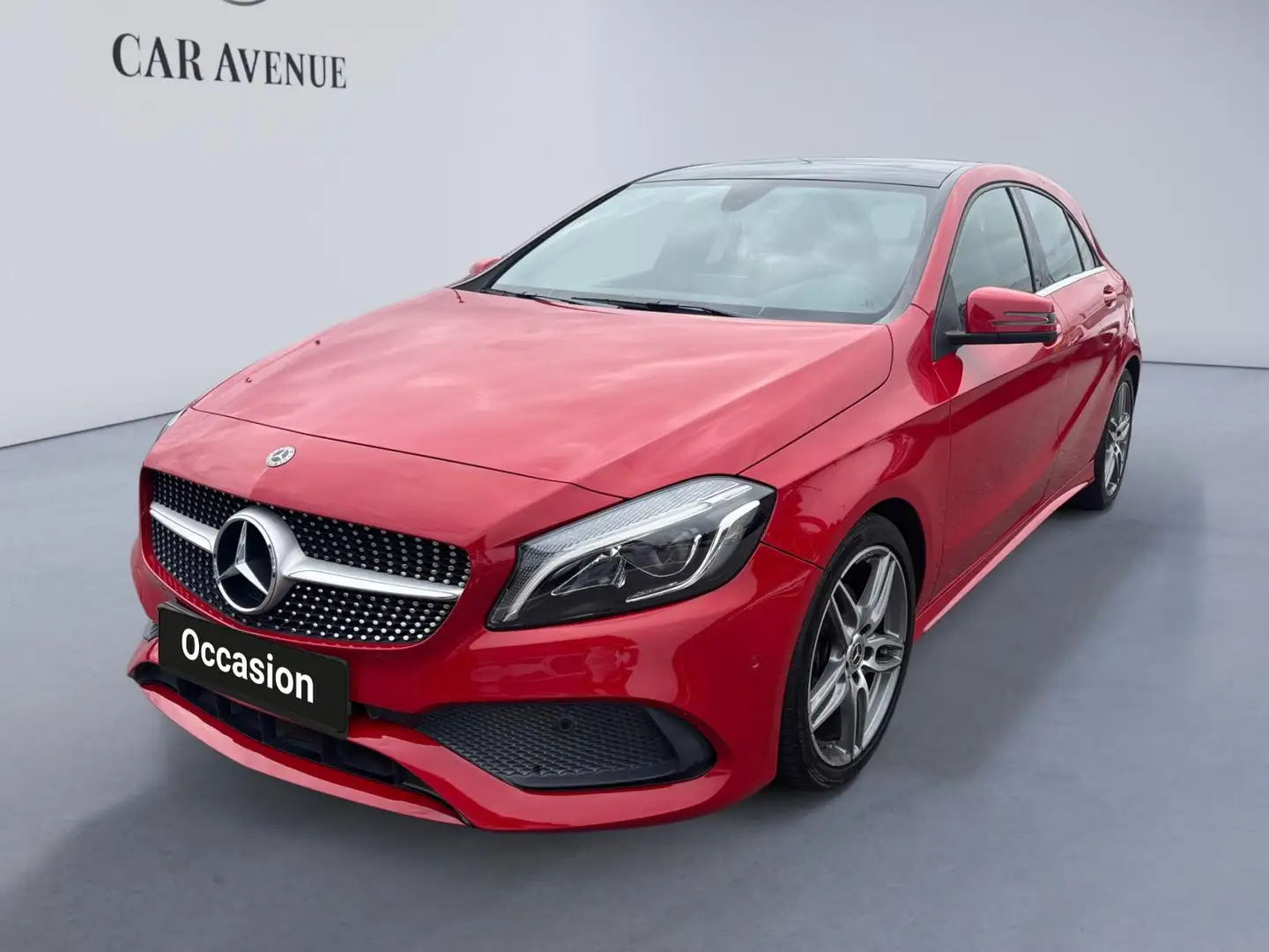 Mercedes-Benz A 200 AMG Line Rot - 1