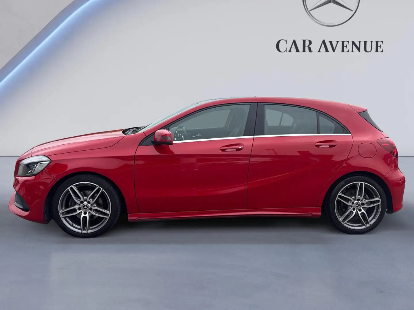 Mercedes-Benz A 200 AMG Line Rot - 2