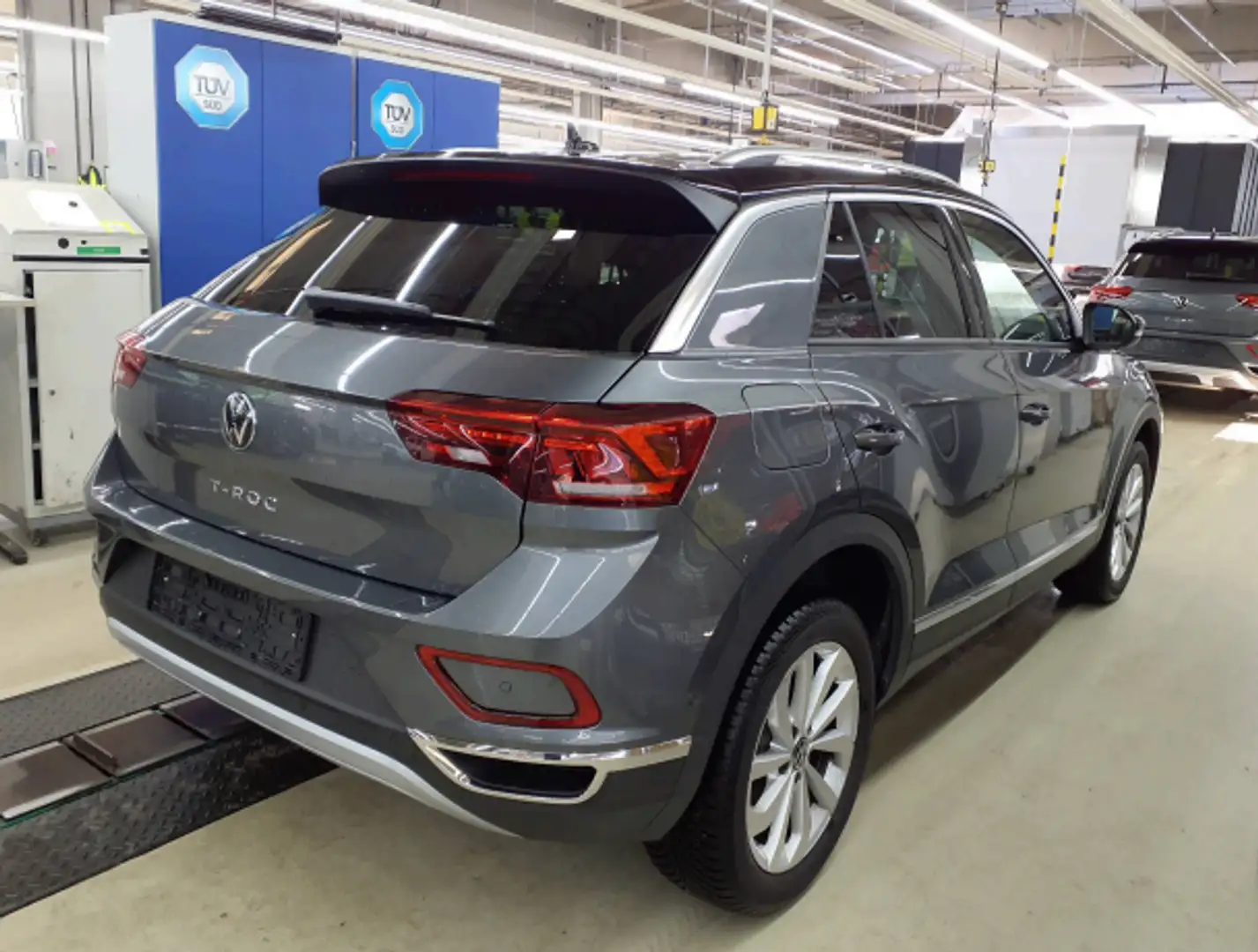 Volkswagen T-Roc Style 1.5l TSI 7-DSG AHK NAVI Gris - 2