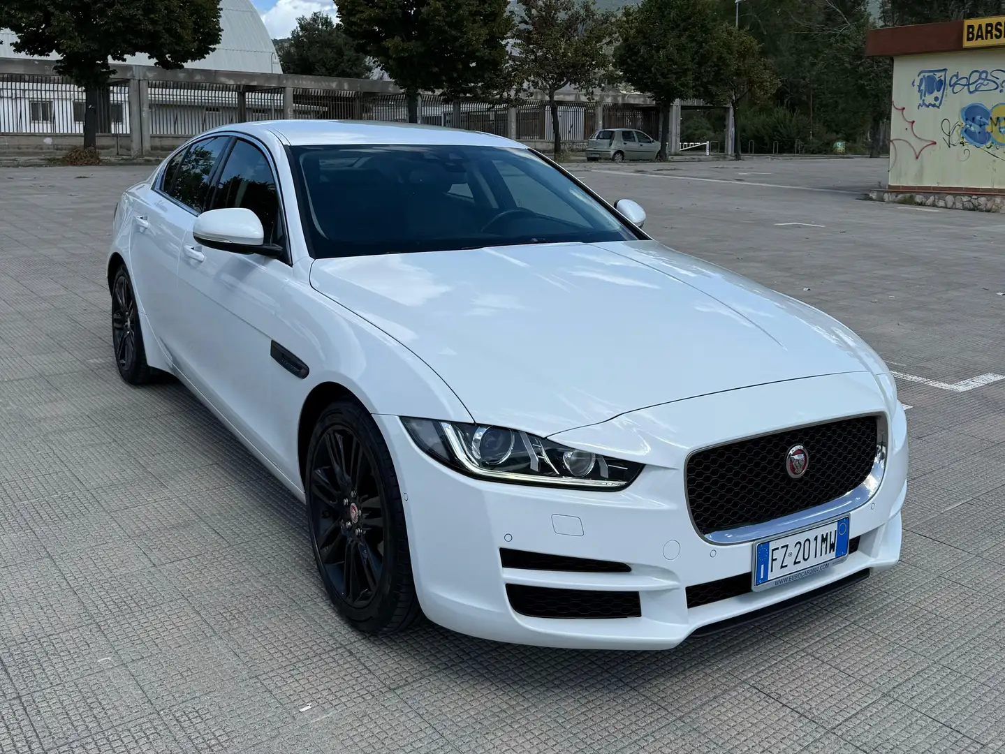 Jaguar XE XE 2.0d Pure edition 180cv auto Blanc - 2