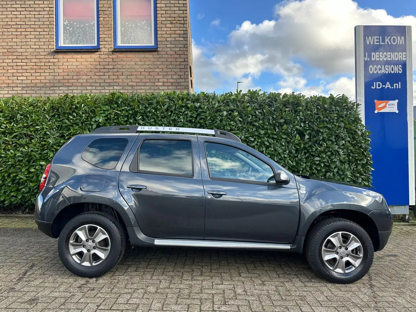 Dacia Duster 1.2 TCe 4x2 Prestige Airco, Navigatie, Cruise C!!! Gris - 2