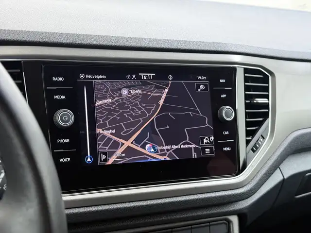 Volkswagen T-Roc view 11