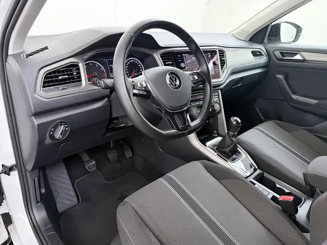 Volkswagen T-Roc view 8
