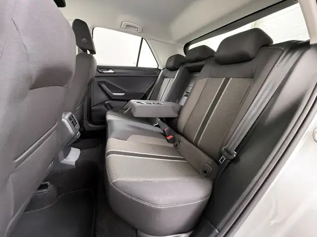 Volkswagen T-Roc view 10