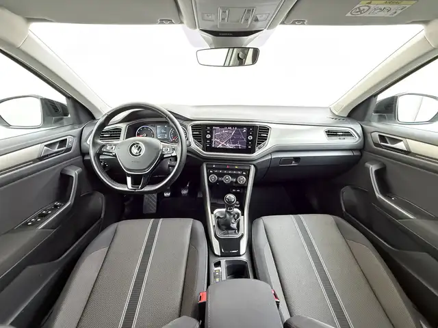 Volkswagen T-Roc view 3