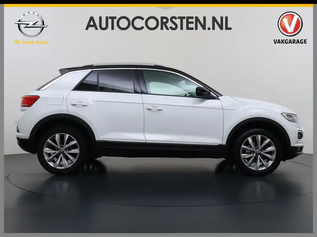 Volkswagen T-Roc view 4