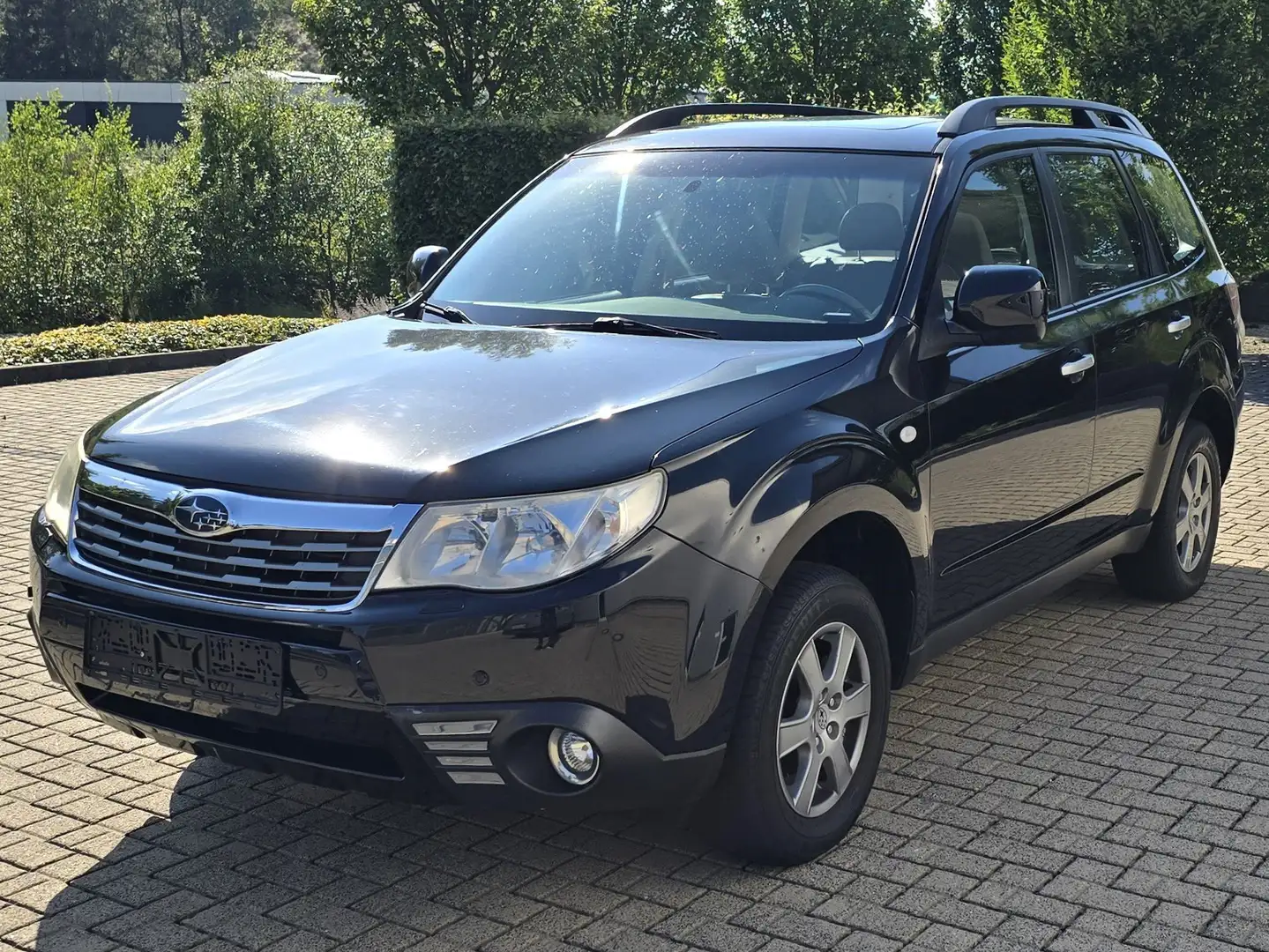 Subaru Forester 2.0X, Tüv Kupplung Zahnr. Neu, AHK 2000KG,Klima Černá - 2
