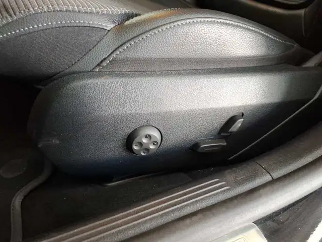 Mercedes-Benz C-Class view 17