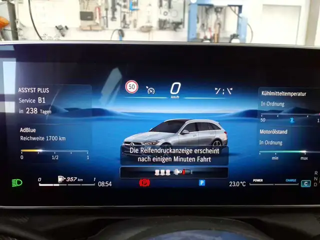 Mercedes-Benz C-Class view 12