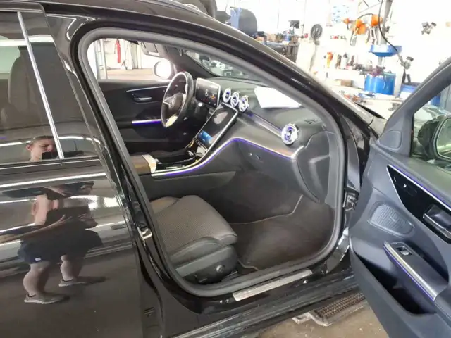Mercedes-Benz C-Class view 6