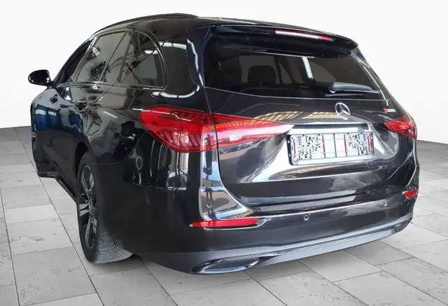 Mercedes-Benz C-Class view 3