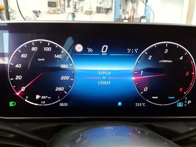 Mercedes-Benz C-Class view 9