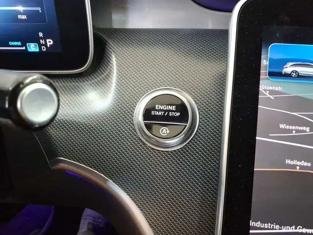 Mercedes-Benz C-Class view 16