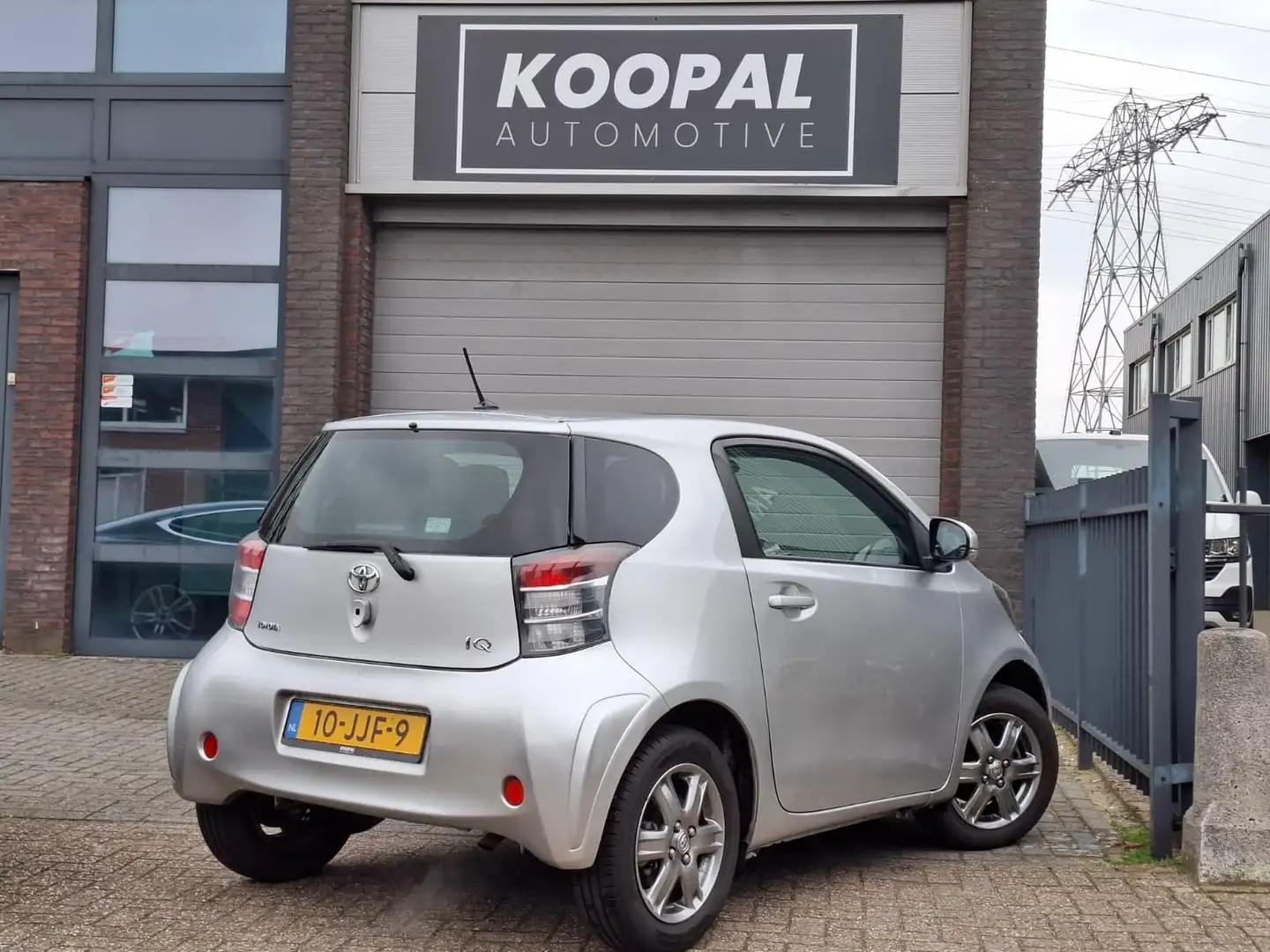 Toyota iQ 1.0 VVTi Aspiration | Automaat | Navi | Clima | NA Silber - 2