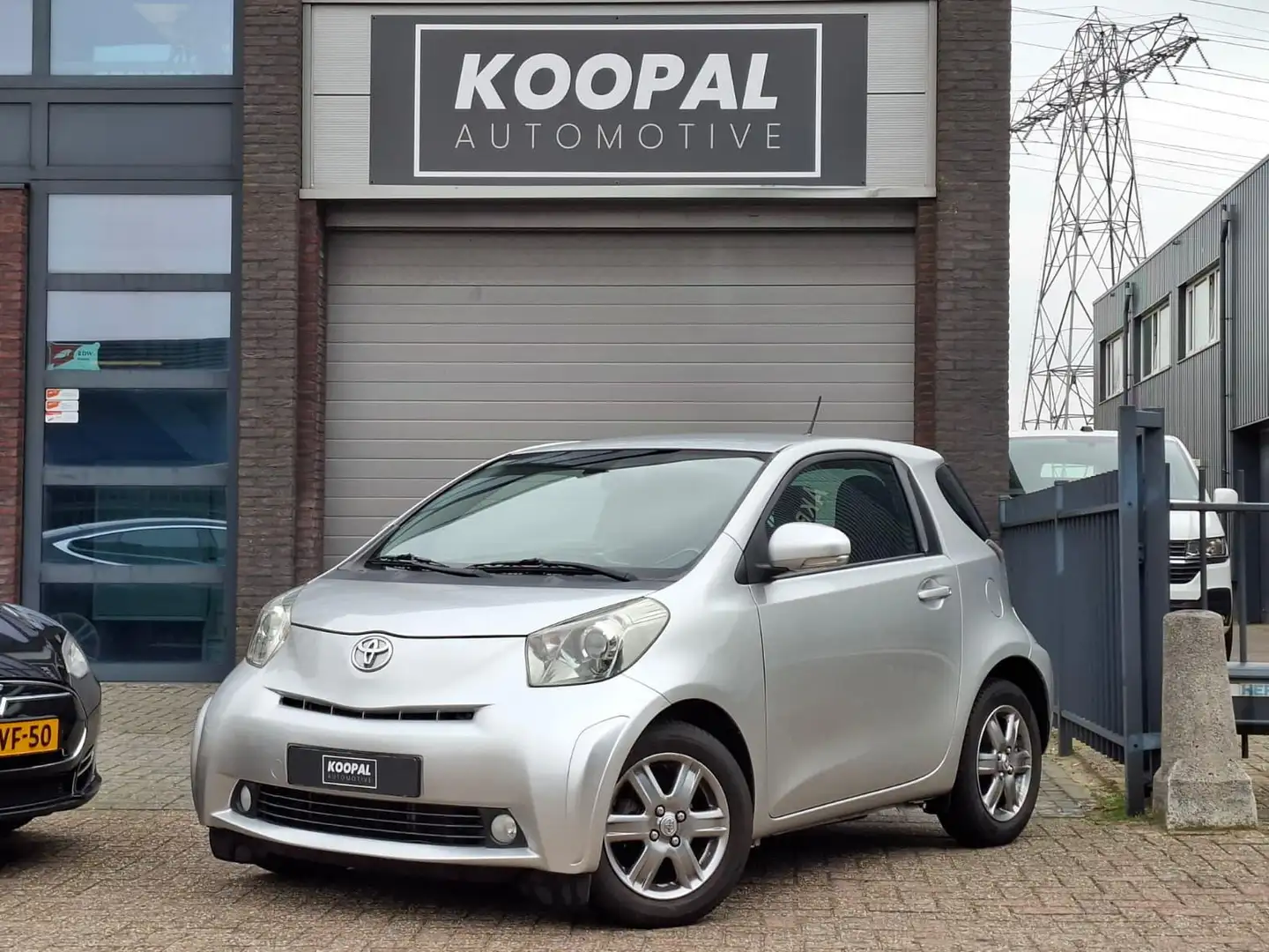 Toyota iQ 1.0 VVTi Aspiration | Automaat | Navi | Clima | NA Silber - 1