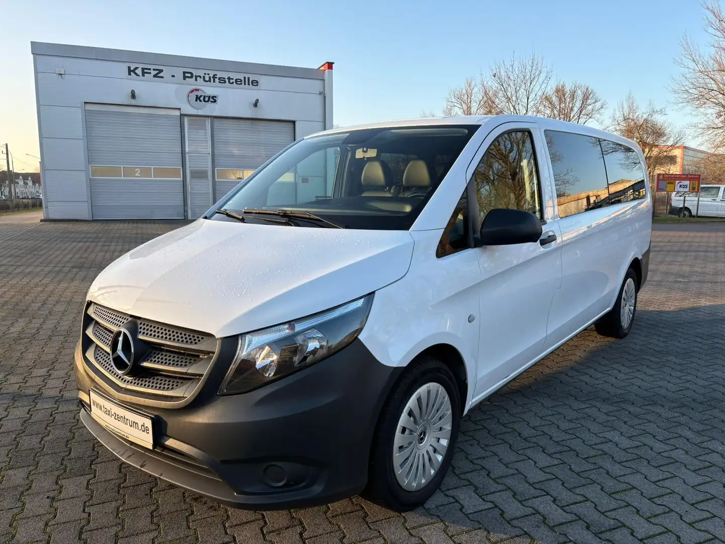 Mercedes-Benz Vito Tourer extralang 9SZ NAVI STANHEIZ AHK TAXI Weiß - 1