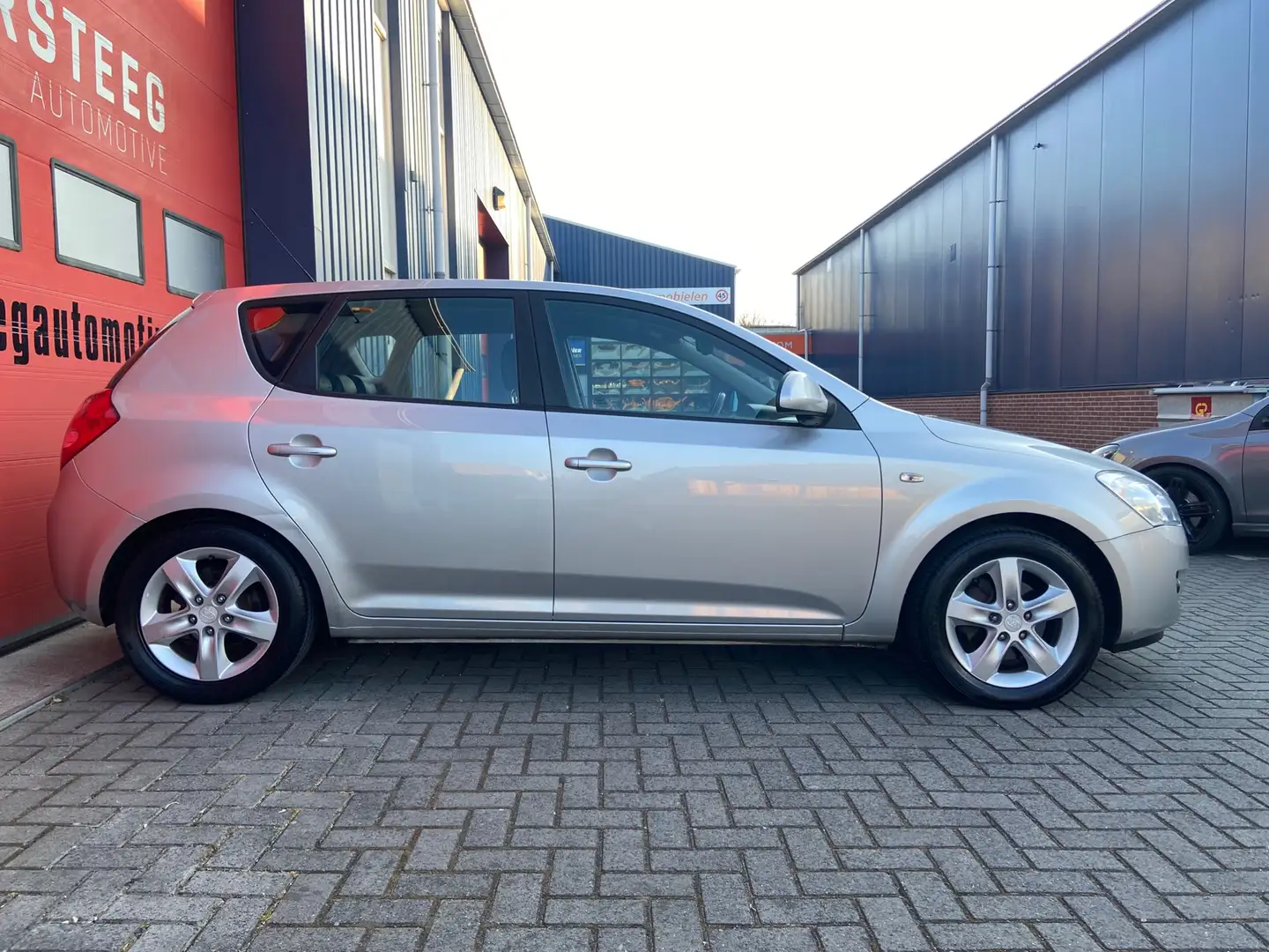 Kia Ceed / cee'd 1.6 X-clusive| Stoelverwarming | Trekhaak | Clima Gris - 2
