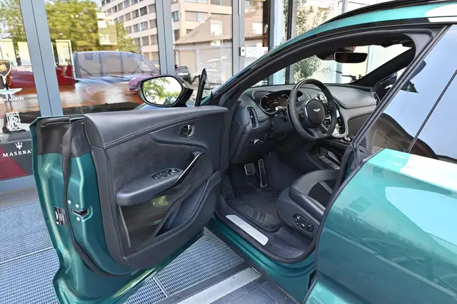 Aston Martin DBX view 12