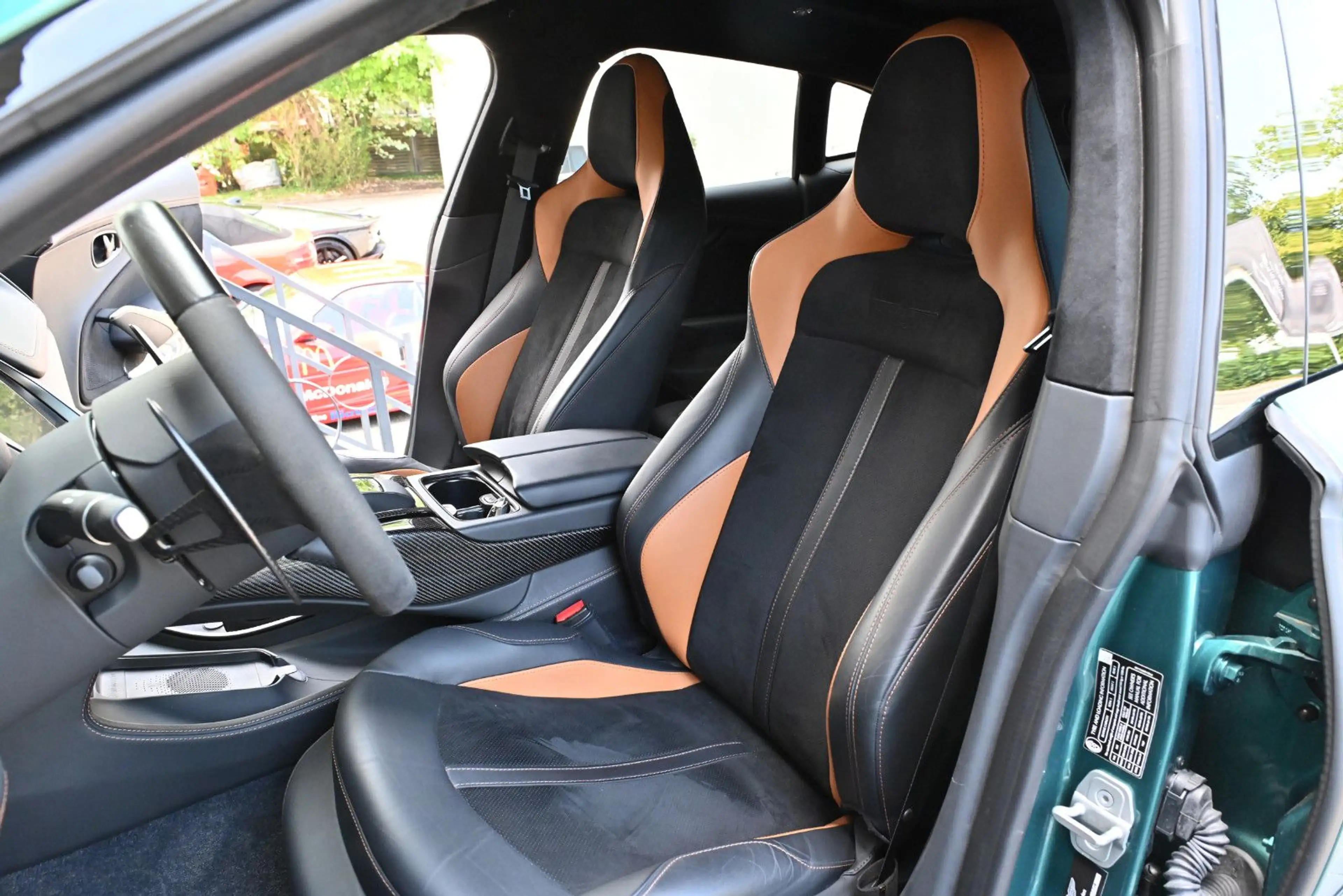 Aston Martin DBX 707/Abs.Voll!/Carbon/Folie/Echte Vollaussta! — photo 4