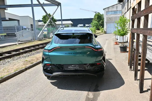 Aston Martin DBX view 10