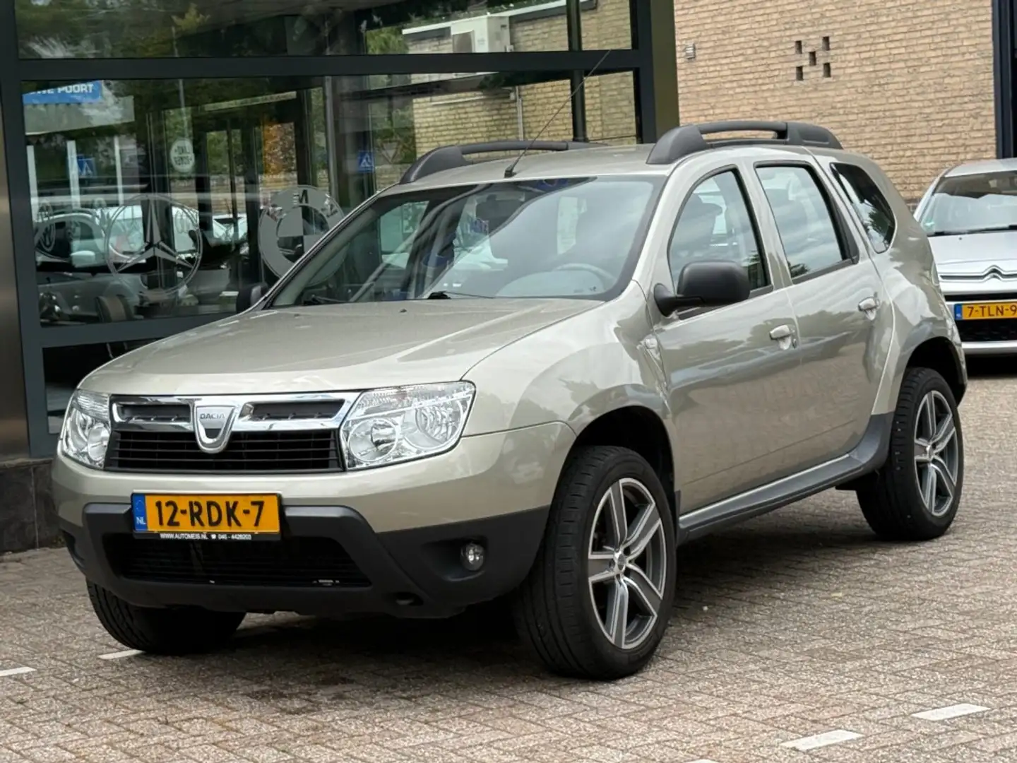 Dacia Duster 1.6 Laureate Airco Trekhaak Grijs - 2