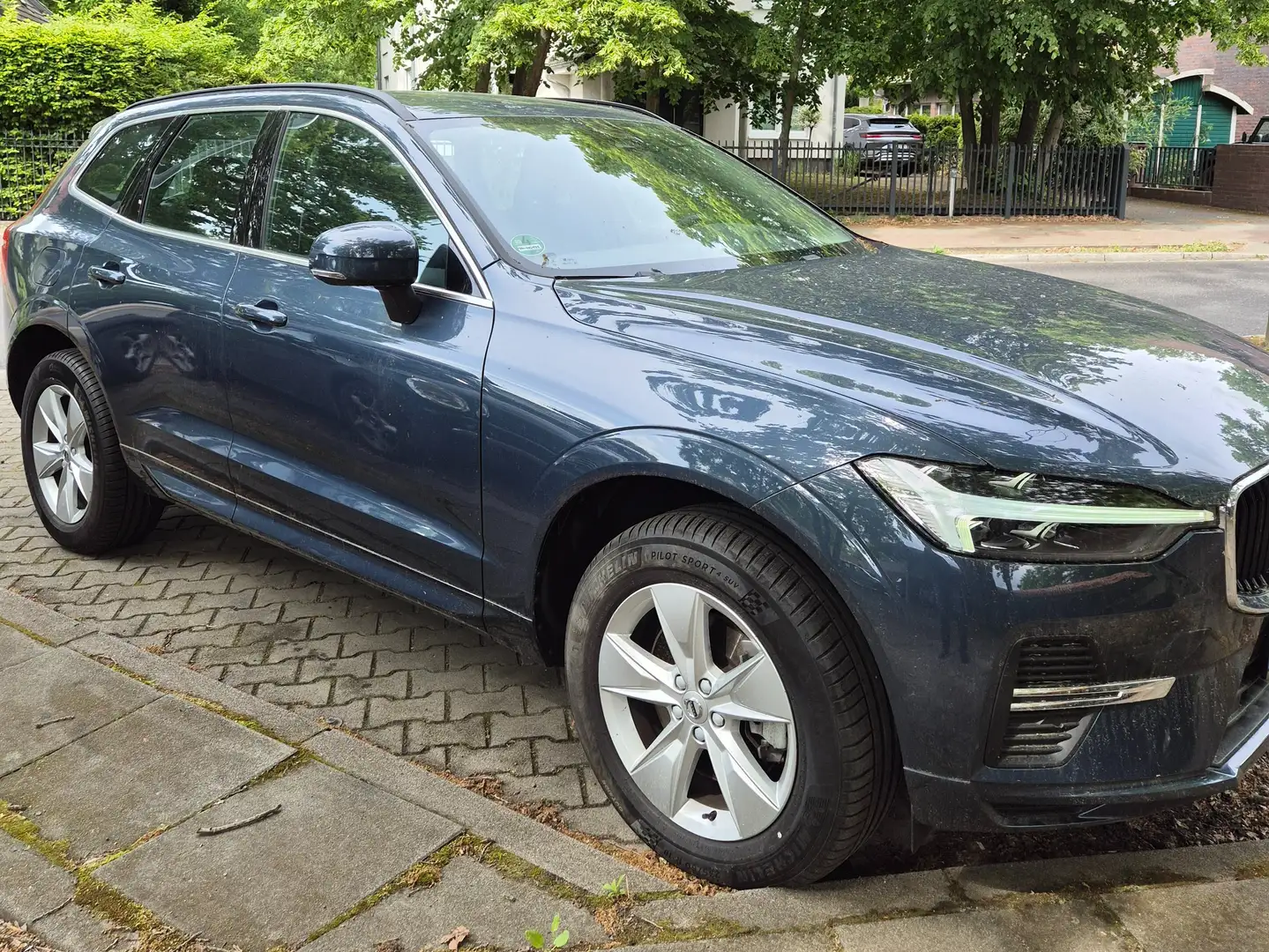 Volvo XC60 B4 B Geartronic Momentum Blau - 1