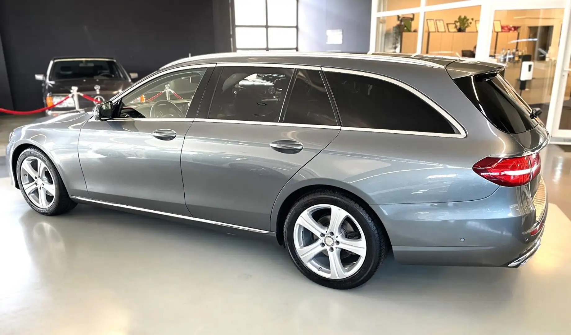 Mercedes-Benz E 220 E220d T-Mod 9G Avantgarde,Distronic,AHK,LED,Rfka Gris - 2